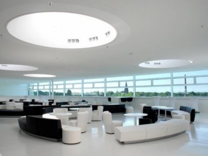 照片: Skylobby G&amp;uuml;tersloh